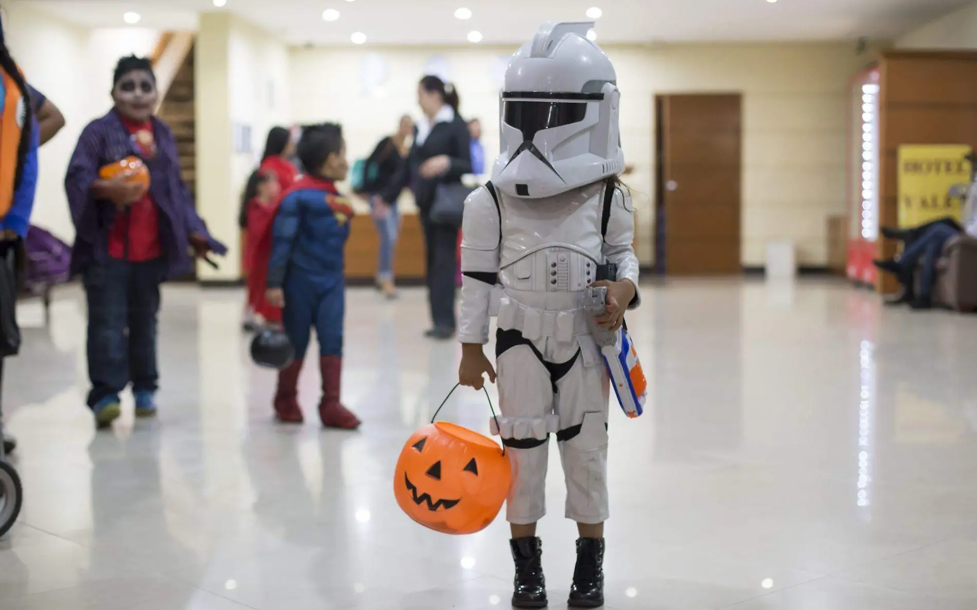 Si aún no sabes de qué disfrazar a tu pequeño, aquí te damos algunas ideas para este Halloween Christian Serna, Cuartoscuro